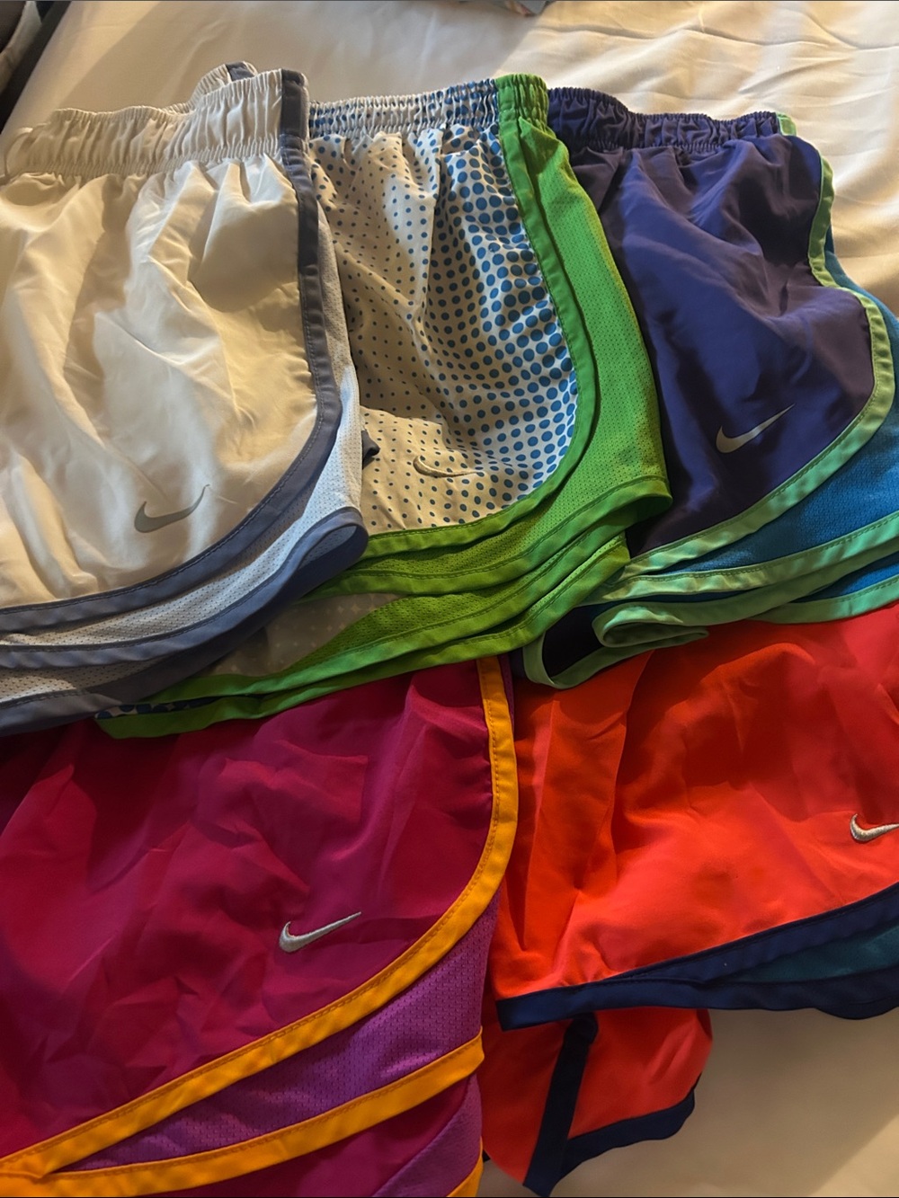 Nike women’s multi -Pack Athletic Shorts in Pink, Orange, Purple, Blue, Green - Picture 3 of 7